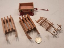 Schlitten aus Holz und kleiner Karren für Puppenhaus/ Puppenstube