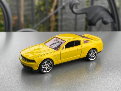 Hot wheels 2010 ford - 2010, mustang