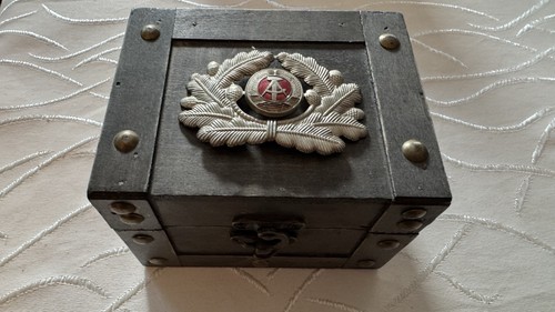 Ddr orden und abzeichen - und,