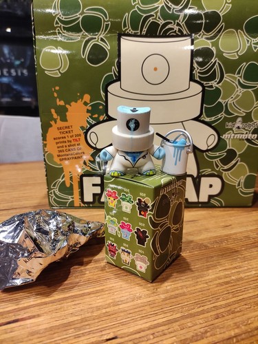 Kidrobot fatcap figure 4 - fatcap,