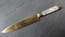 Feines antikes Messer Frühstücksmesser gemarkt  Uchantiusbronze Griff Perlmutt