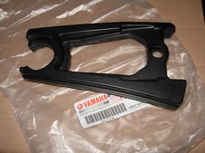 Yamaha  XT600E 4PT '95-02  Kettenschleifer  Schwingenschutz   	