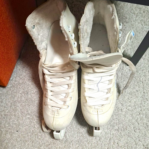Eiskunstlauf-Schlittschuhe