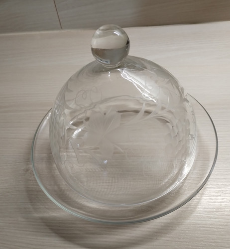 Käseglocke aus glas mit - aus,