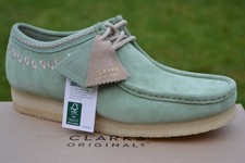 Clarks Originals Herren Neu mit Karton Schuhe WALLABEE Grün Stickerei Verschiedene Größen