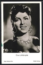 Schauspielerin Gina Lollobrigida im Zigeunerkostüm, Ansichtskarte 