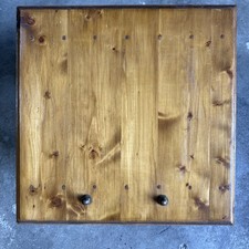 Bierfass Tisch Für Bis Zu 30L Fass. Maße-  39x39cm Höhe Hinten 29cm Vorne 21cm