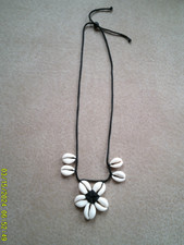 Kette Collier Kauri Muscheln Blume -Neu-