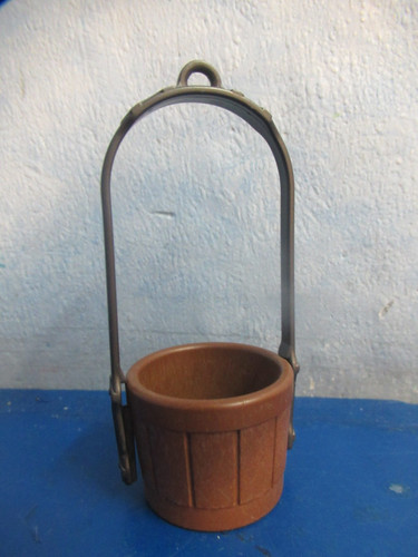 Eimer mit halterung für kran - eimer,