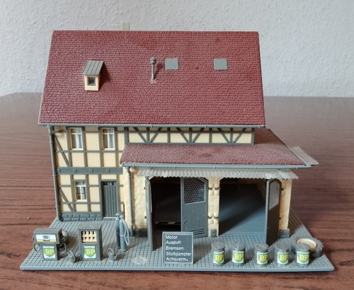Fachwerkhaus mit tankstelle - mit,