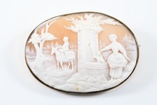 C22E38- Alte Kamee Brosche mit vergoldeter Fassung 