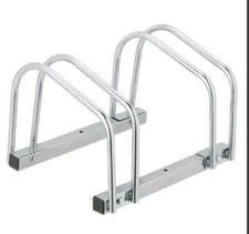 Zwei Doppel-Fahrradständer