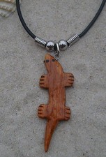 Gecko Anhänger aus Holz  Kette  Eidechse