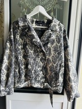 ZARA Jacke im Schlangen-Print