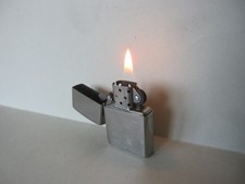 Zippo Bradford USA - Benzinfeuerzeug - Sturmfeuerzeug - Jahrgang E 21 - Silber