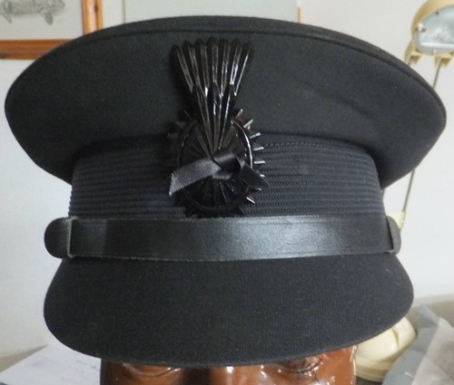 Eine neue schwarze chauffeur - eine,