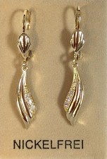 Ohrhänger mit Klappbrisur