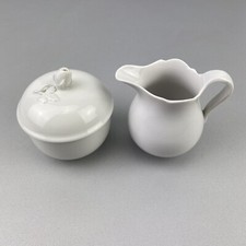 Milchkännchen & Zuckerdose v. Meissen Porzellan - 20. Jh., Weißporzellan m. Rose