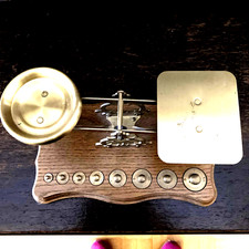 Alte Waage Apothekerwaage  Briefwaage, Holz Messing inkl. Gewichte 1g - 50g