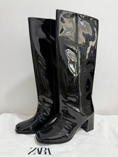 Zara Stiefel Lackoptik weites