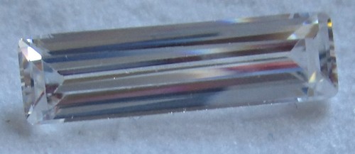Cubic zirkonia 4 mm - cubic, 6