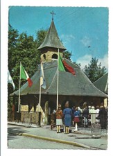 AK Color Banneux Kapelle Personen beim beten Poststempel von Louveigne 8.9.1975