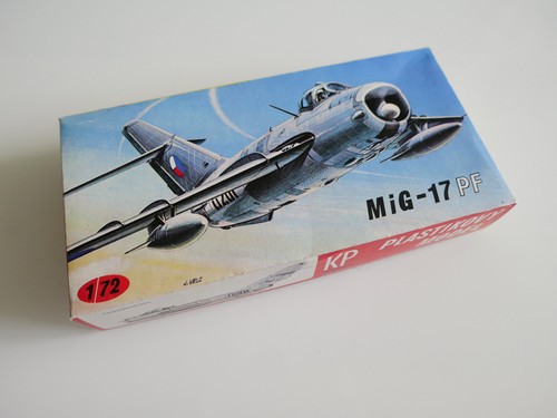 Plastikovy flugzeugmodell - kp,