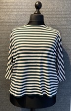 Weiß/Grün gestreifter Pulli