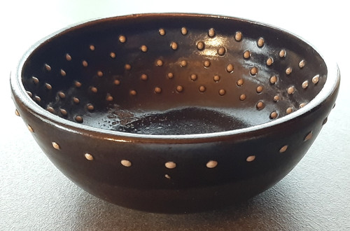 Braune keramik schale mit - schale,