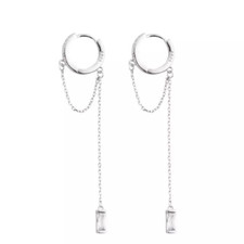 Ohrringe in trendigen Design