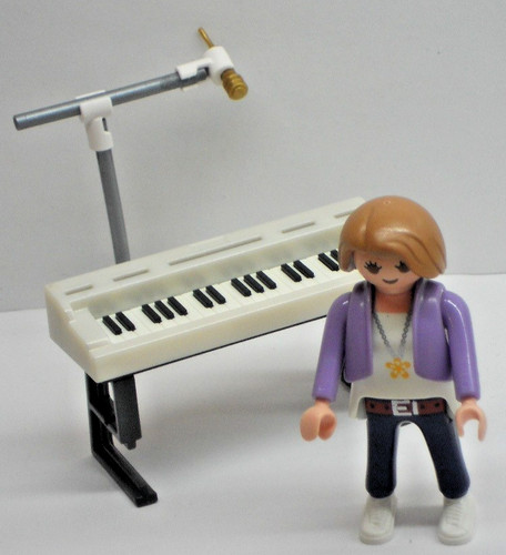 Frau mit piano klavier figur - mit,