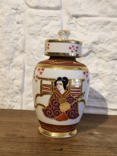 Japanische deckelvase mit - deckelvase,