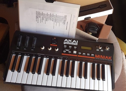 Akai miniak top synthi - akai,