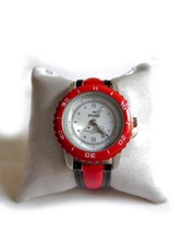 Rote Armbanduhr von Dunlop