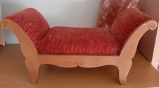 Ausgefallene Puppen-Sitzbank/Sofa aus Holz, rot-orangen gepolstert, 53 cm lang