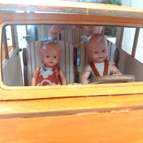 Püppchen im schulbus - ,