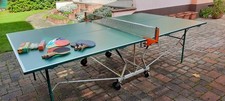 Kettler Outdoor Aluminium Tischtennisplatte mit Netz, Schläger und Bällen