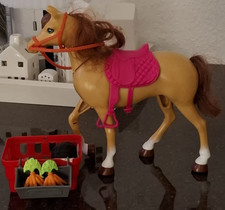 Mattel Barbie Hugs 'n Horses 1