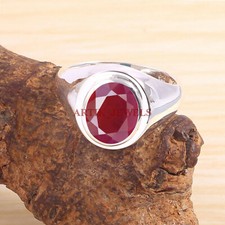 Erhitzter Rubin Edelstein Mit