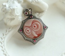 F18 Eule Perlmutt roter Achat im Strahlenkranz Anhänger Silber 925