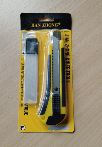 Cuttermesser mit ersatzklinge - cuttermesser,