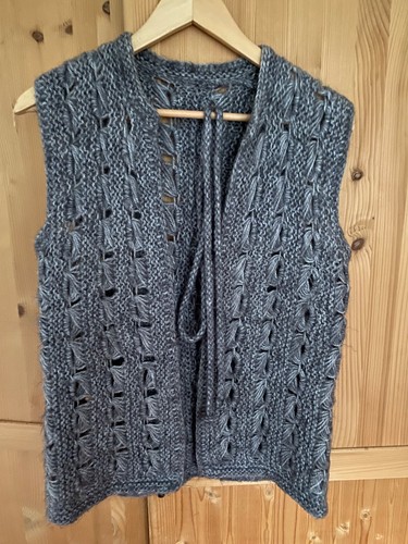 Strickweste grau handarbeit - ,