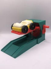 Fisher Price Garage Autoaufzug / Rampe mit Auto - Vintage Little People