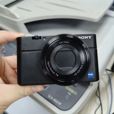 Sony Cyber-Shot DSC-RX100 20.2 MP Kompakt Digitalkamera 2.9 x optischer Zoom