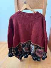 Sehr großer Strickpullover