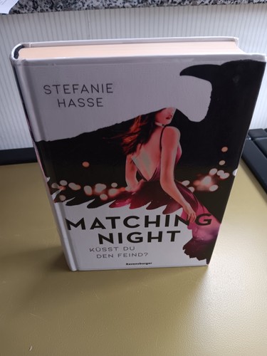 Matching night küsst - matching,