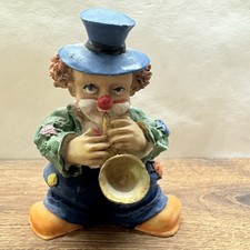 Clownfigur mit Trompete