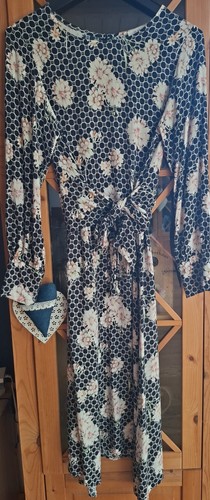 Hübsches kleid von amisu - hübsches,