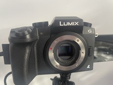 Panasonic LUMIX G70KA 16.0MP Digitalkamera - Schwarz (Kit mit 14-42mm Objektiv)