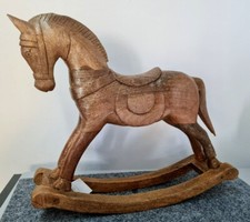 Schaukelpferd Holz gold